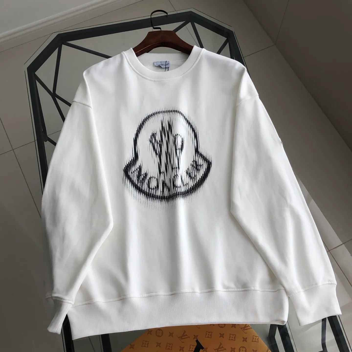 Moncler/ 2026 New Arrival logo ⚠️ ⚠️ Quality⚠️ Same Style 420g logo Versatile Same Style ：Black White Khaki Size ：XS ~ L XS ： 59.5 114 69.5 53 S ： 61.5 118 71 54.5 M ： 63.5 122 72.5 55.5 L ： 65.5 126 74 56.5